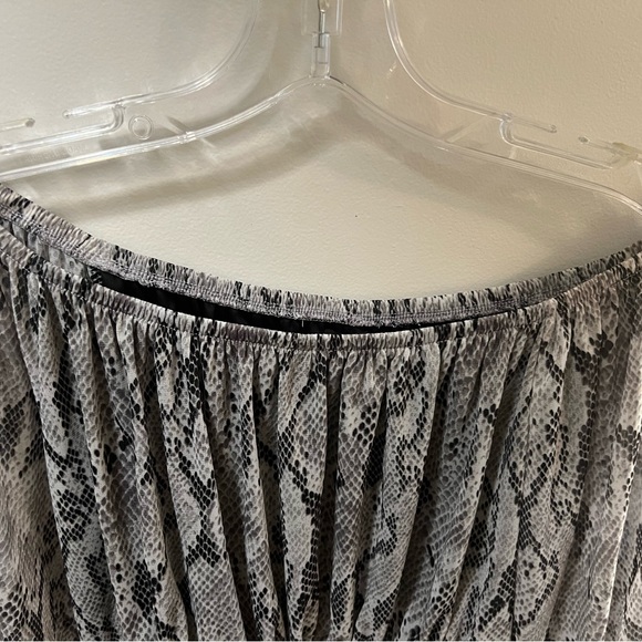 Express crop top on or off shoulder size XS - Picture 9 of 16